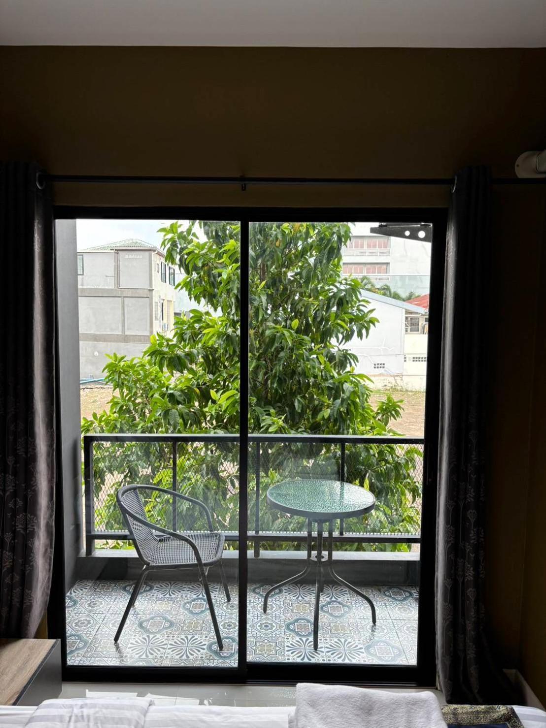 The Lantern Suites Ban Song Hong Kültér fotó